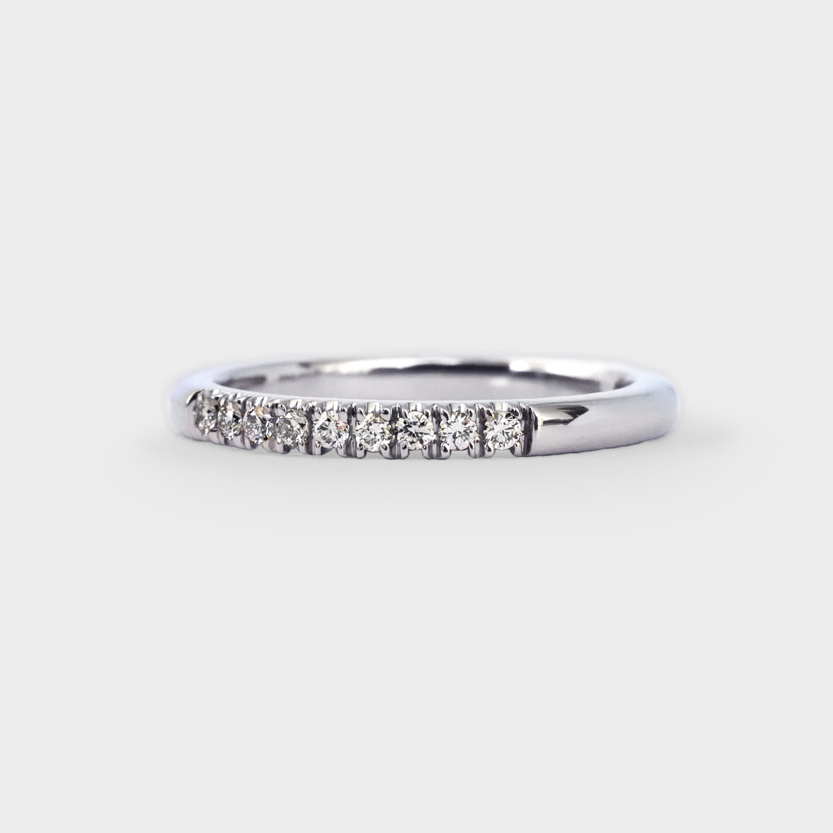 Medio cintillo oro blanco con 9 diamantes 0.18ct