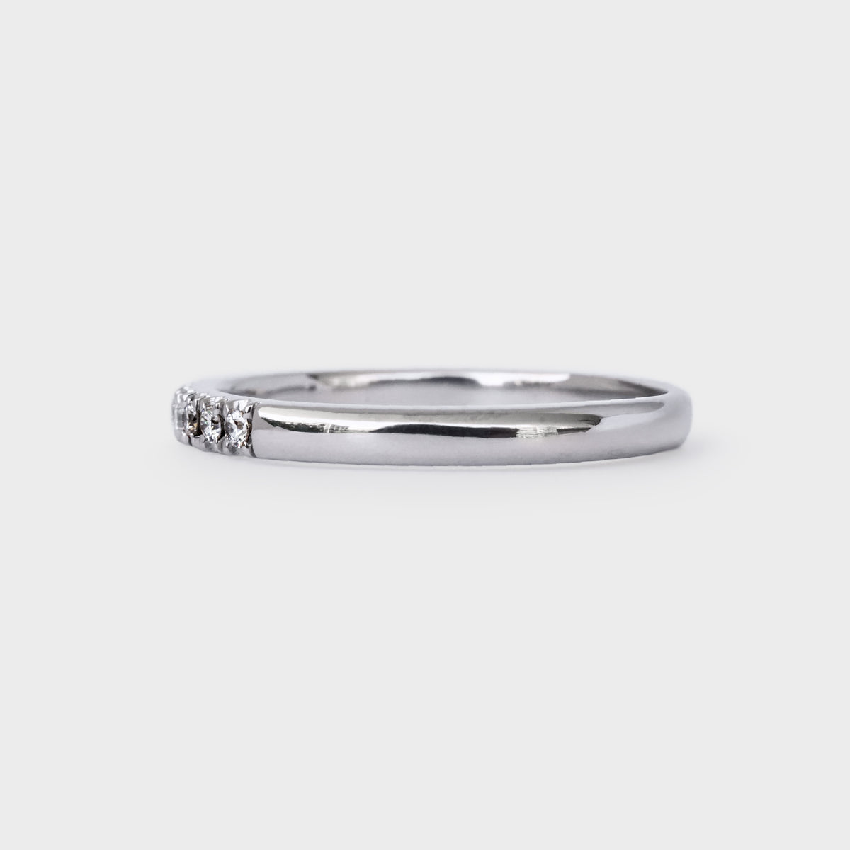Medio cintillo oro blanco con 9 diamantes 0.18ct