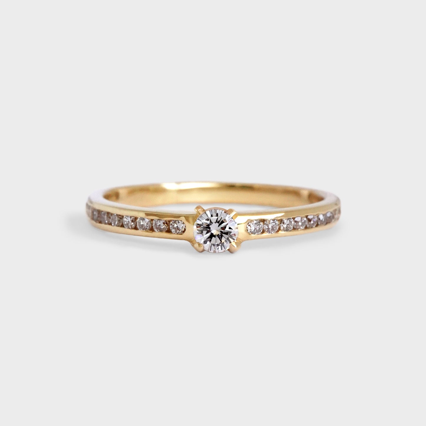 Solitario brillante 0.13ct acompañado