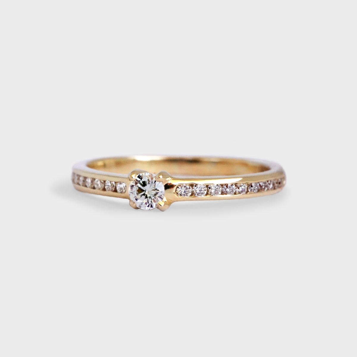 Solitario brillante 0.13ct acompañado