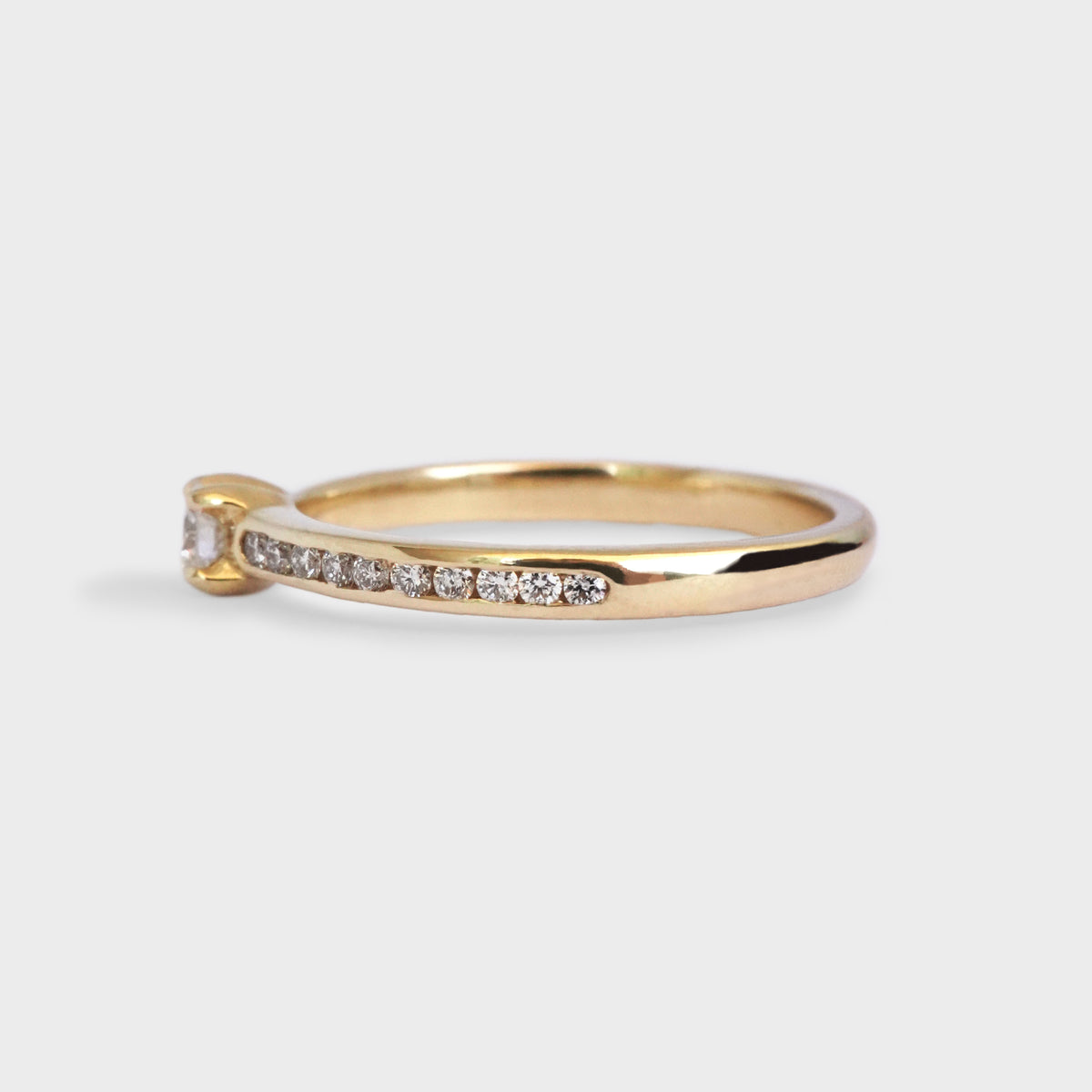 Solitario brillante 0.13ct acompañado