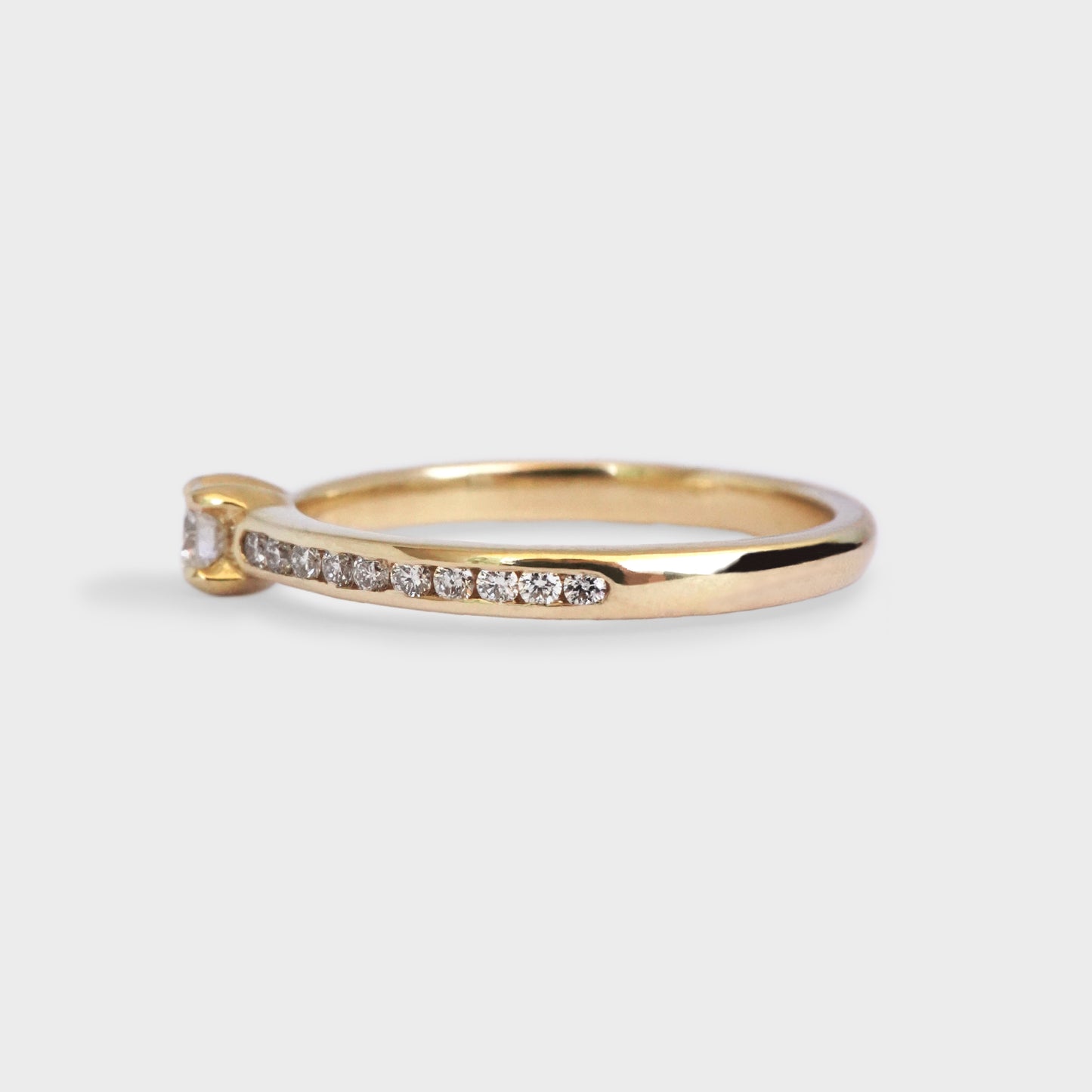 Solitario brillante 0.13ct acompañado