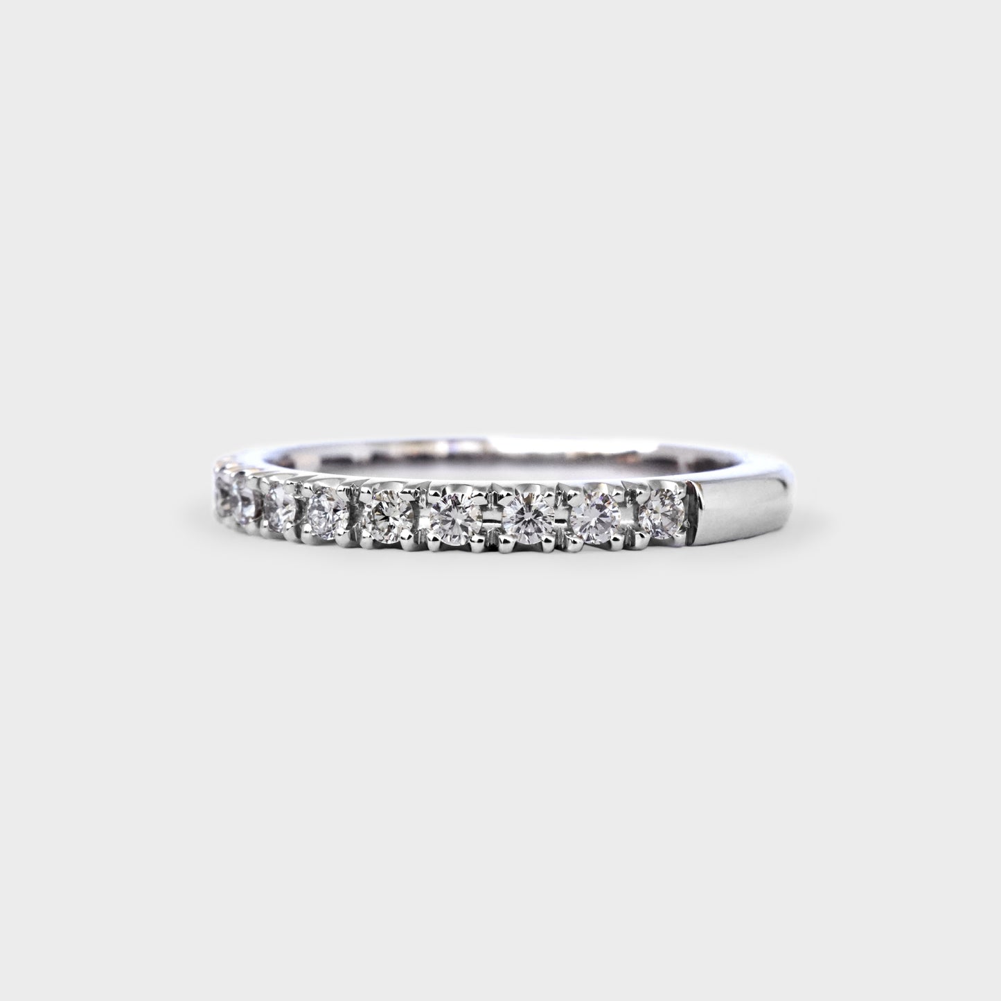 Medio cintillo oro blanco grifas 0.28ct