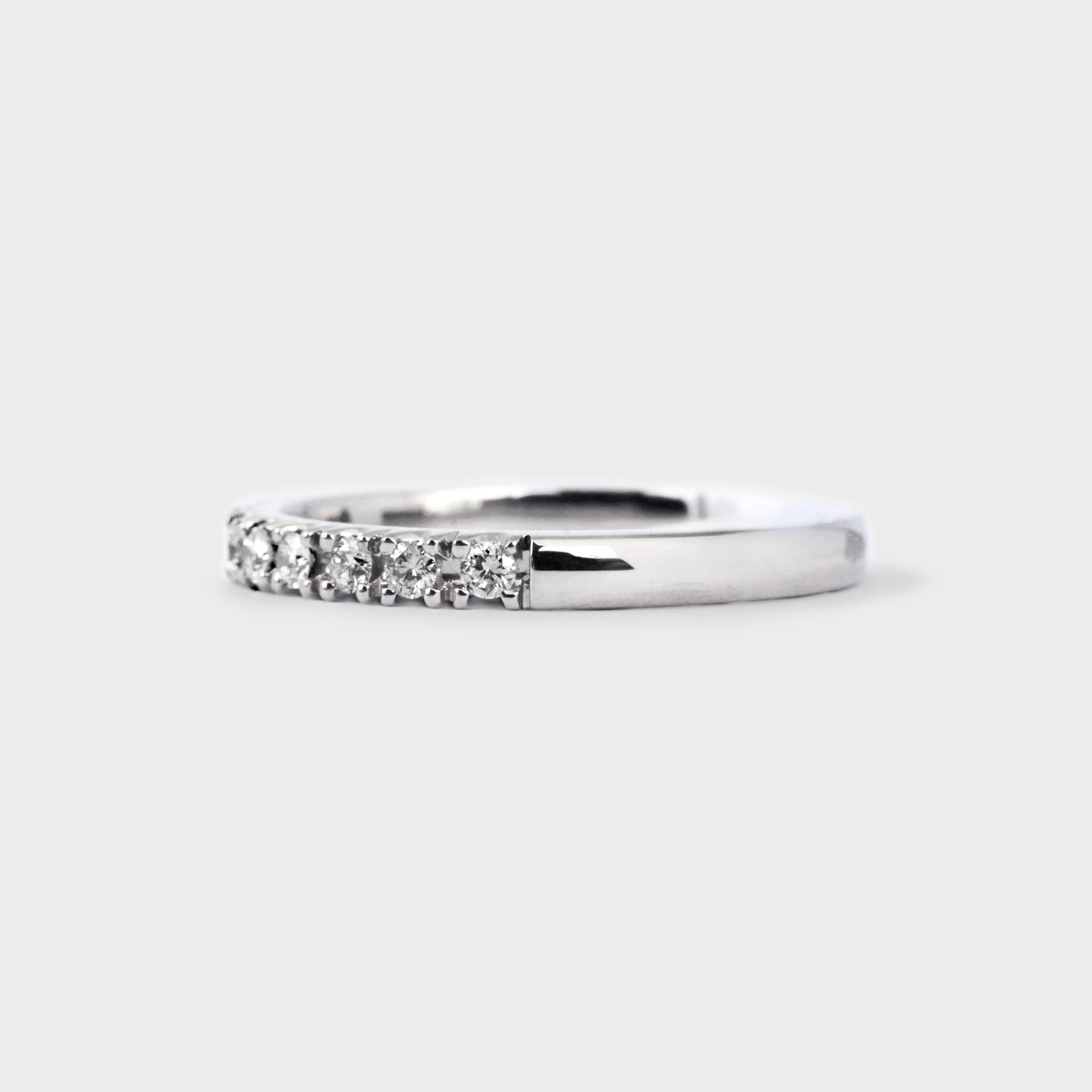 Medio cintillo oro blanco grifas 0.28ct