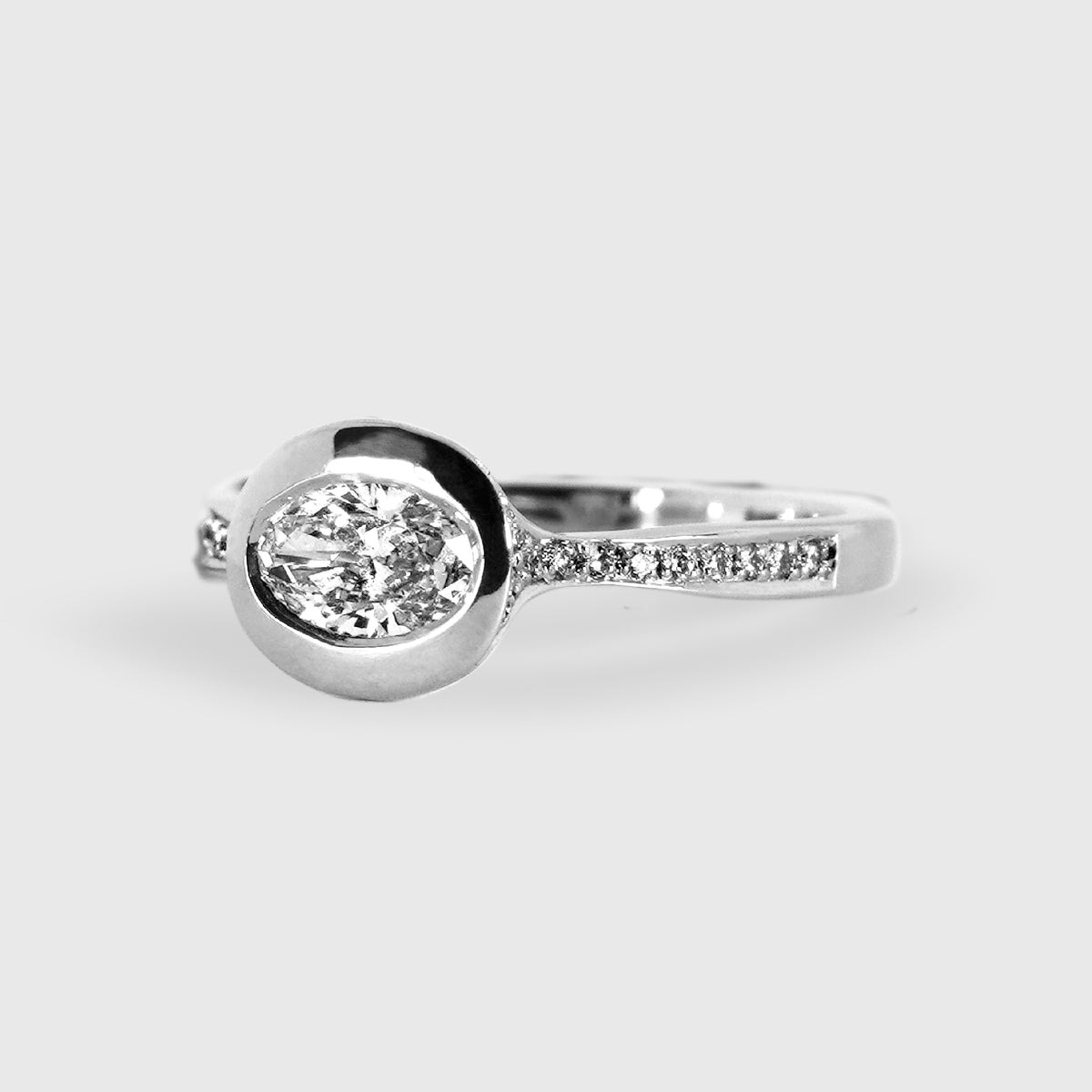 Anillo diamante oval