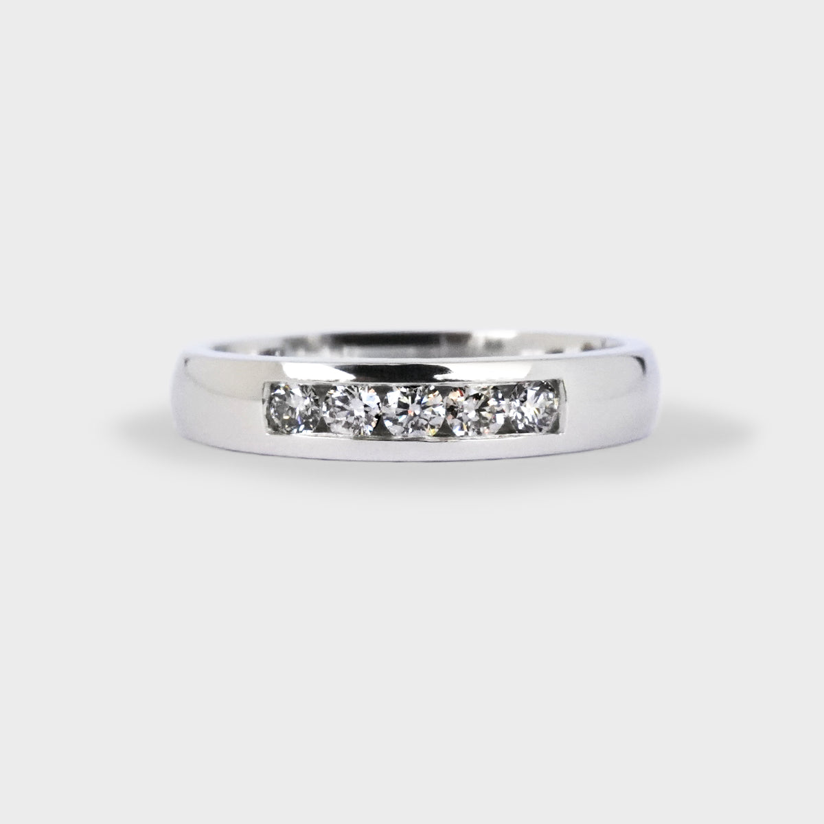 Medio cintillo riel 5 diamantes 0.3ct
