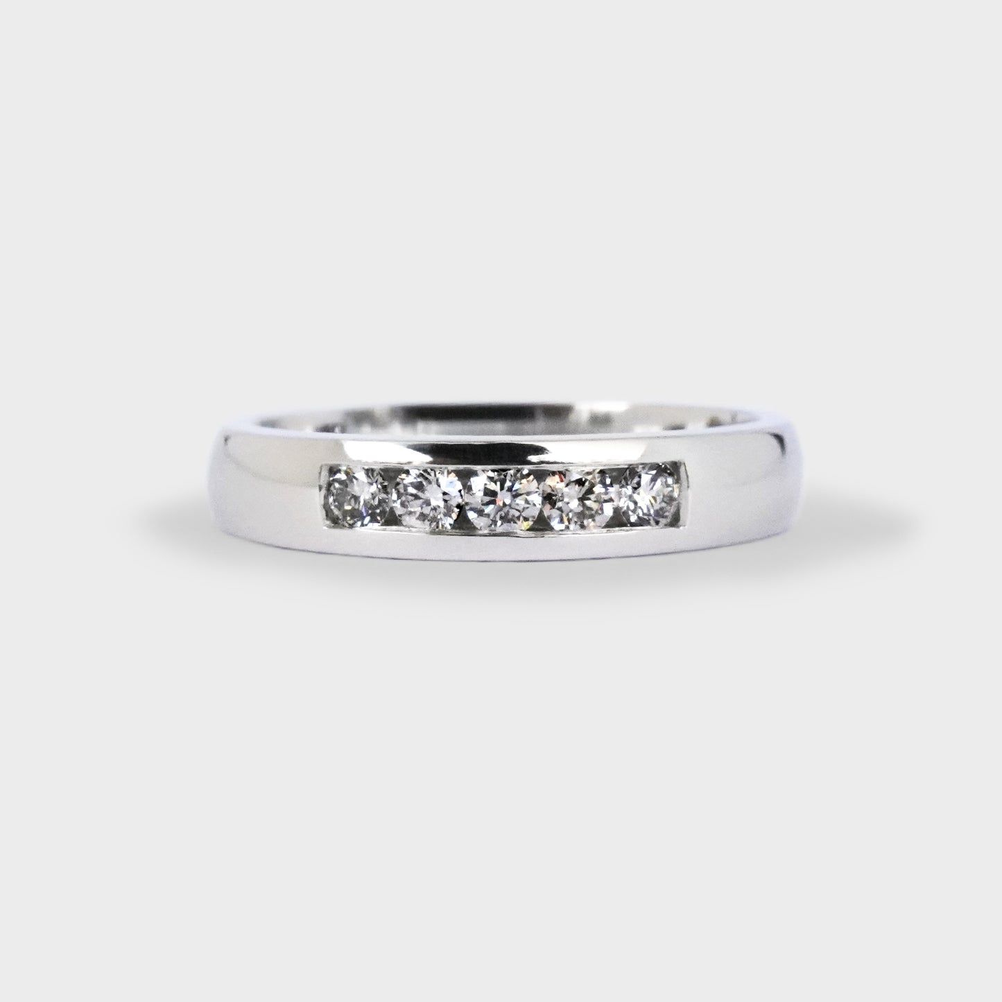 Medio cintillo riel 5 diamantes 0.3ct
