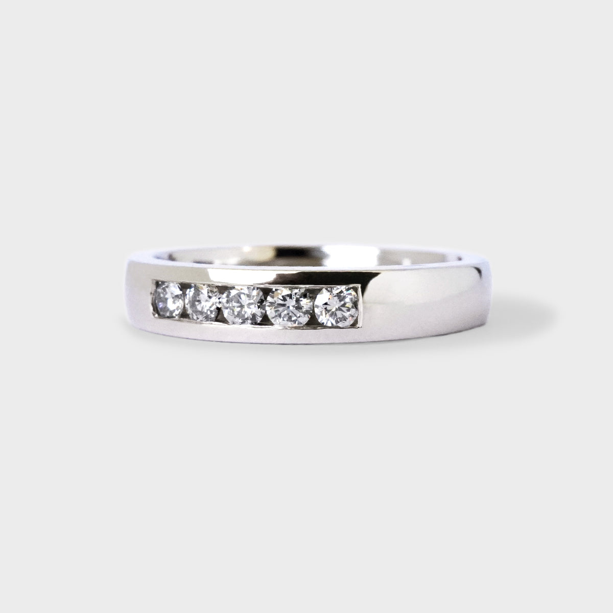 Medio cintillo riel 5 diamantes 0.3ct