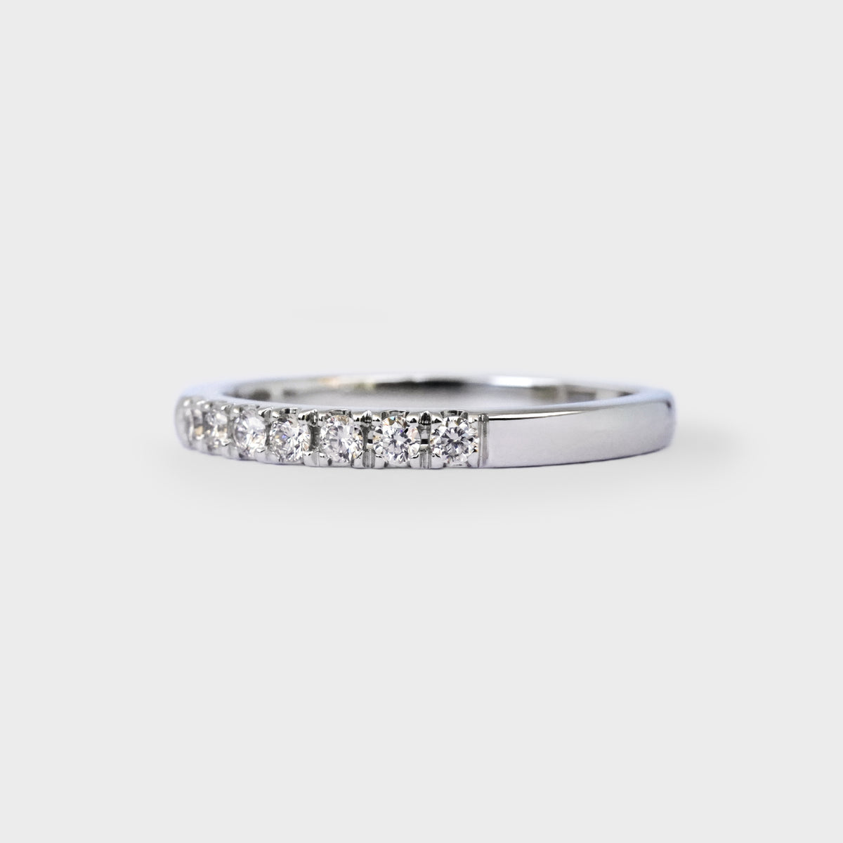 Medio cintillo oro blanco con 7 diamantes 0.14ct