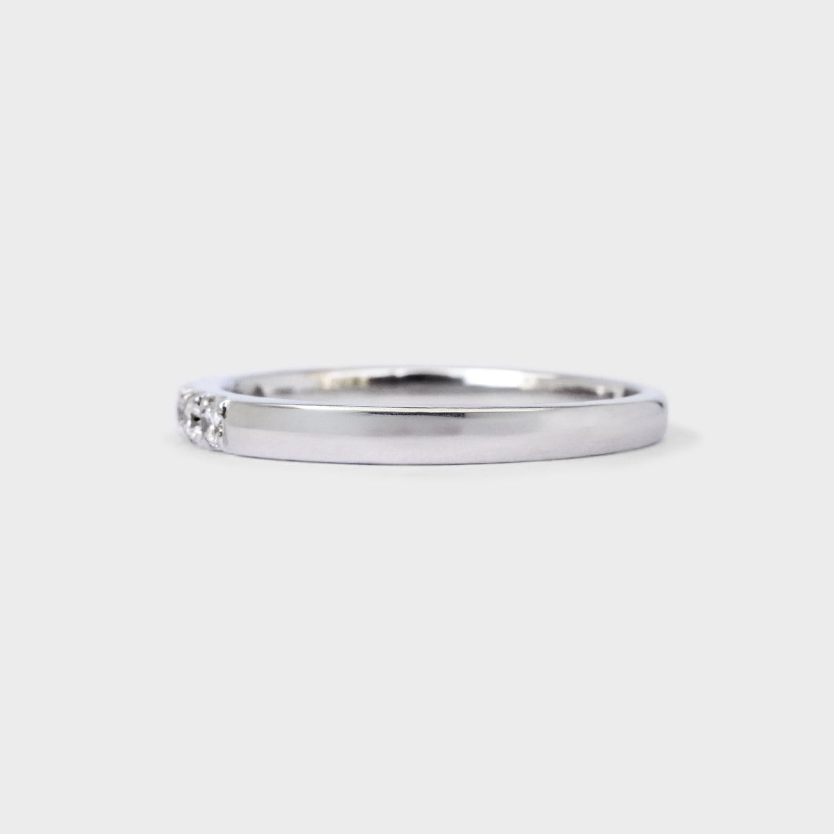 Medio cintillo oro blanco con 7 diamantes 0.14ct