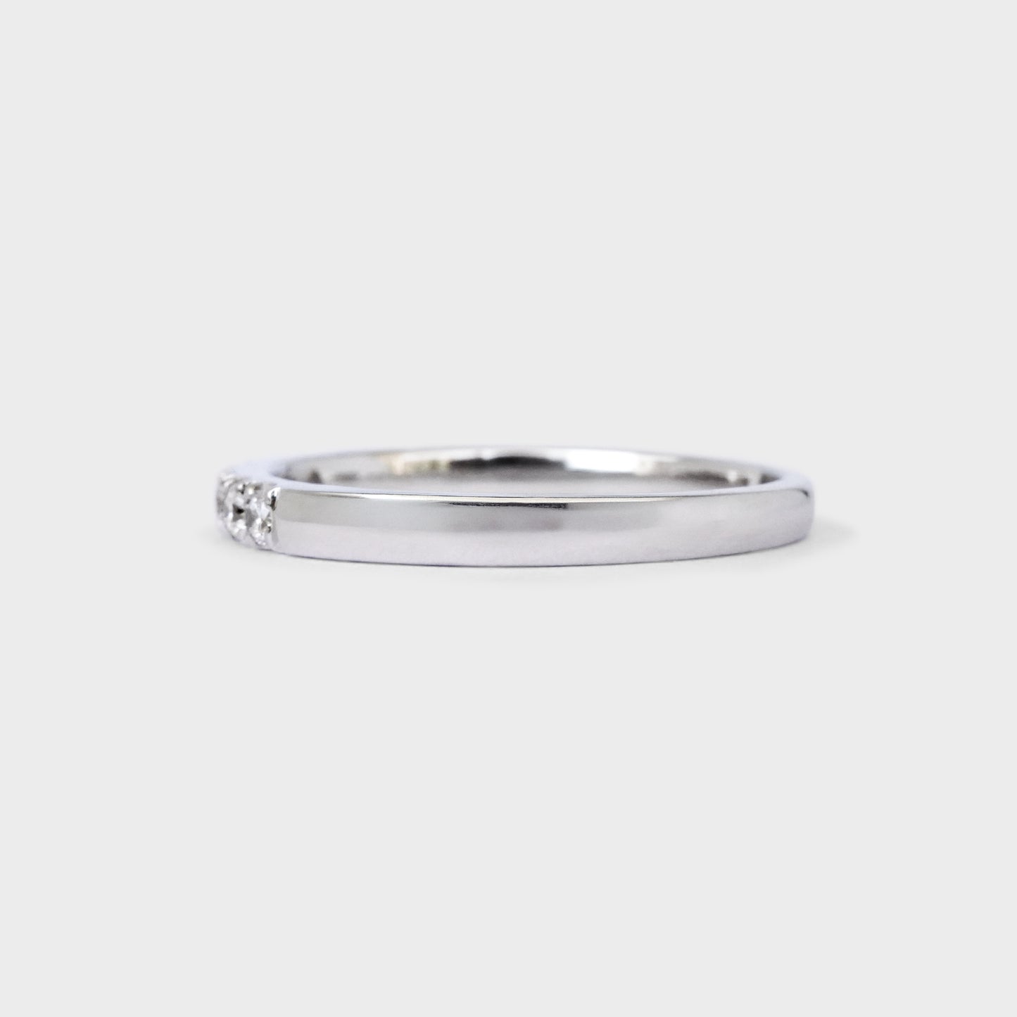 Medio cintillo oro blanco con 7 diamantes 0.14ct