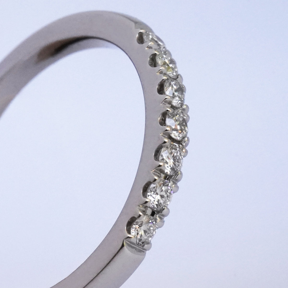 Medio cintillo oro blanco con 7 diamantes 0.14ct