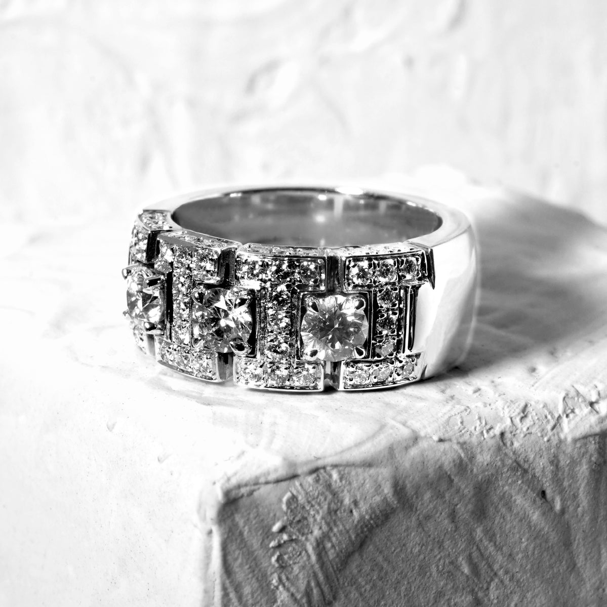 Anillo pilares y diamantes
